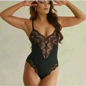 Pinsy | Sculpting Lace Shapesuit Black Size Medium NWT